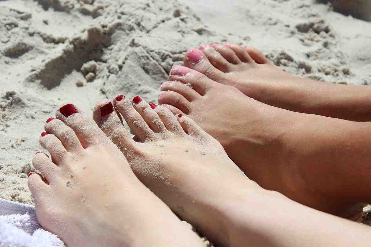 pieds, fille, vernis à ongles